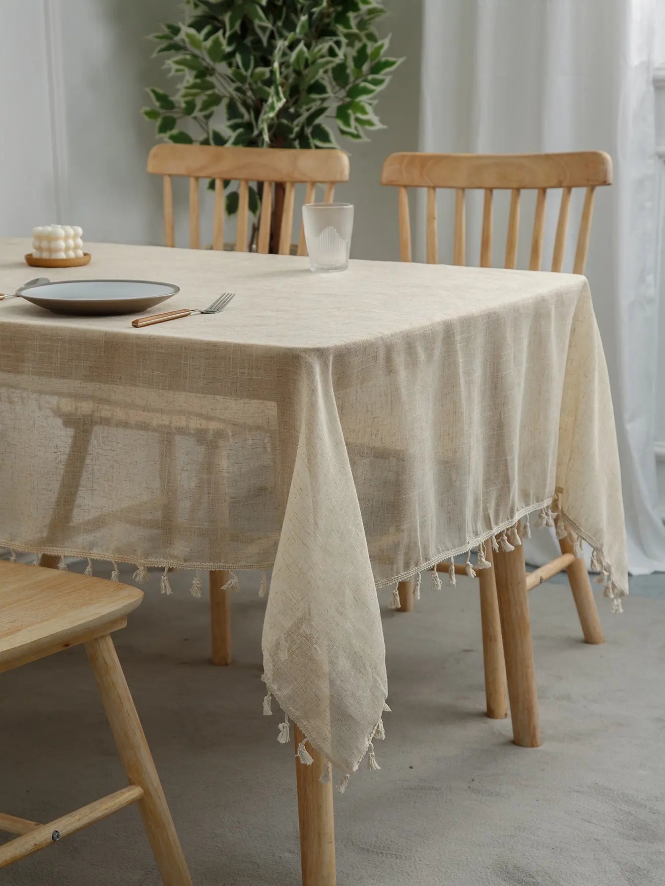 Elegancia versátil: mantel rectangular de lino para fiestas y cenas