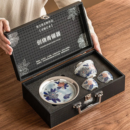 Majestad floral: colección de té de peonías bañadas en plata 